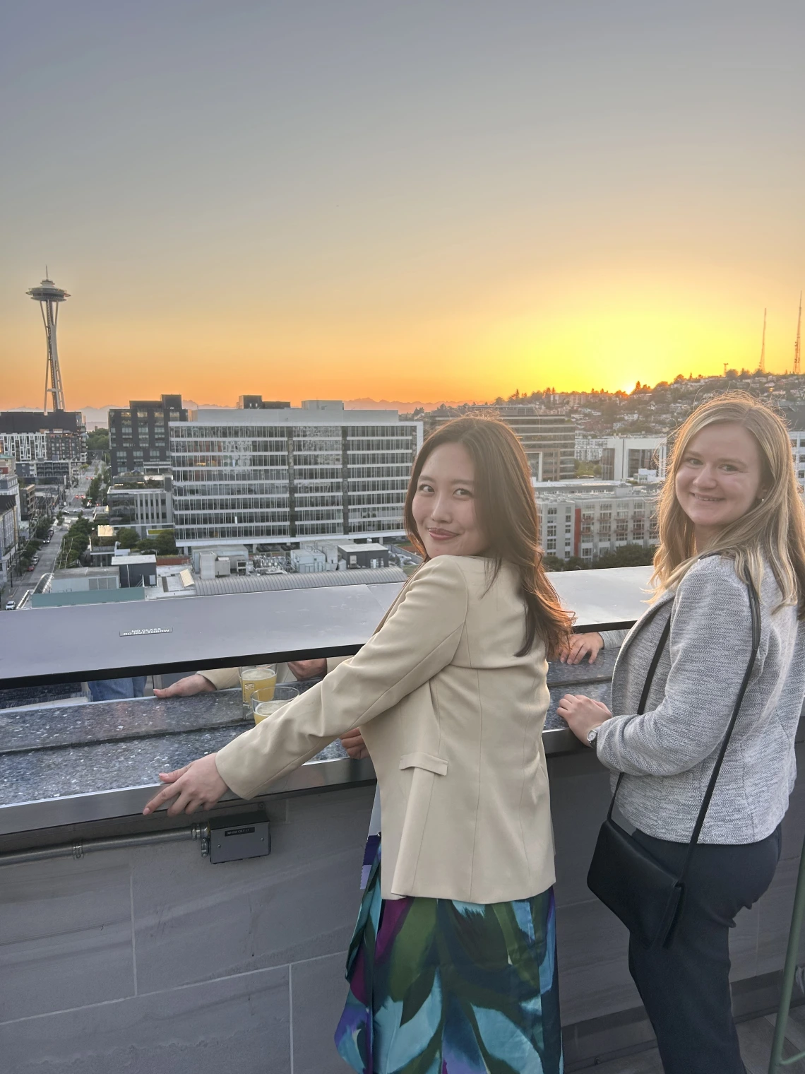 Insomnia lab twins, Kelly and Jackie, in Seattle for a conference!